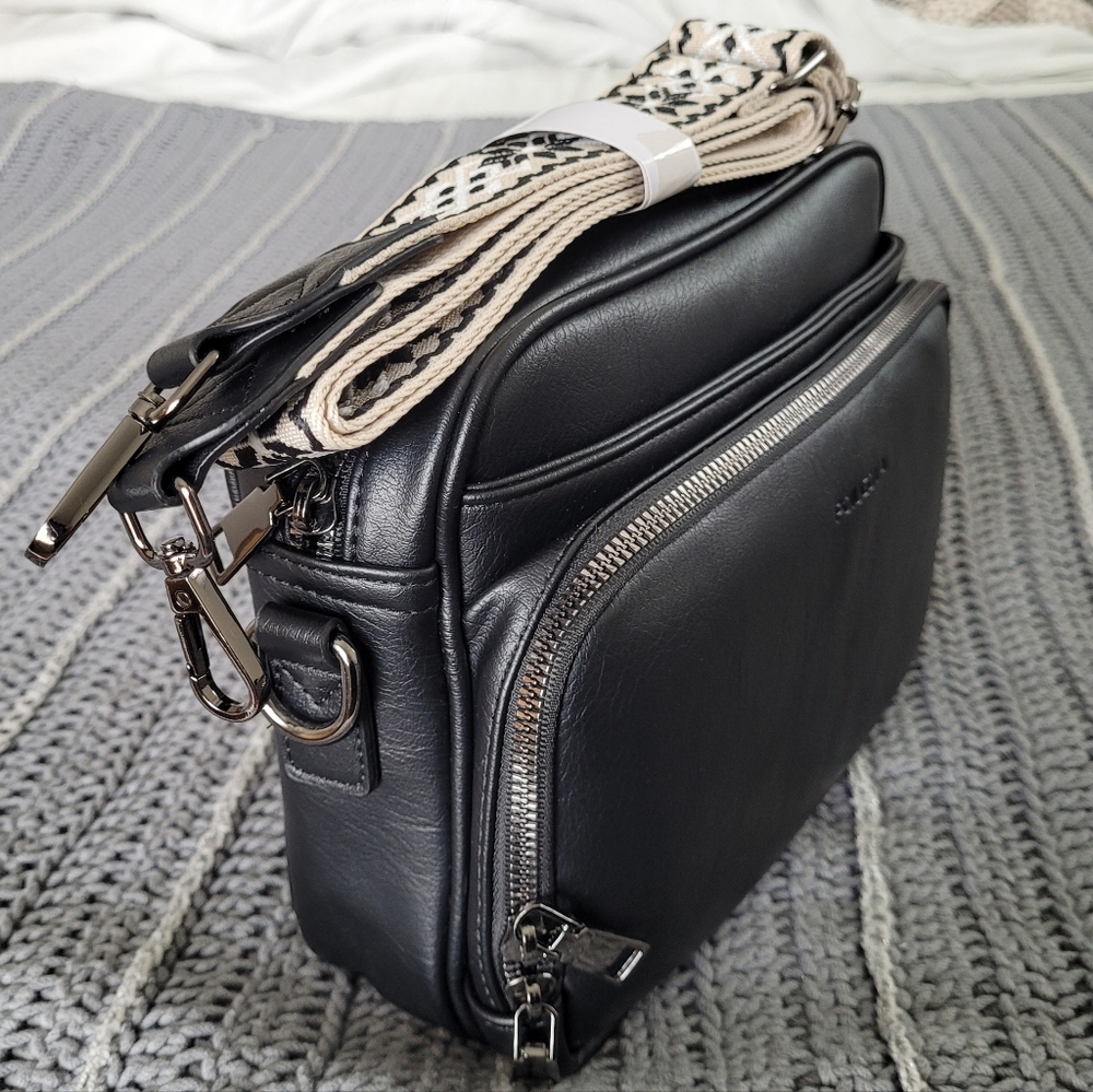Black NWOT Vegan Leather Camera Bag Large With Wallet - Picture 4 of 16
